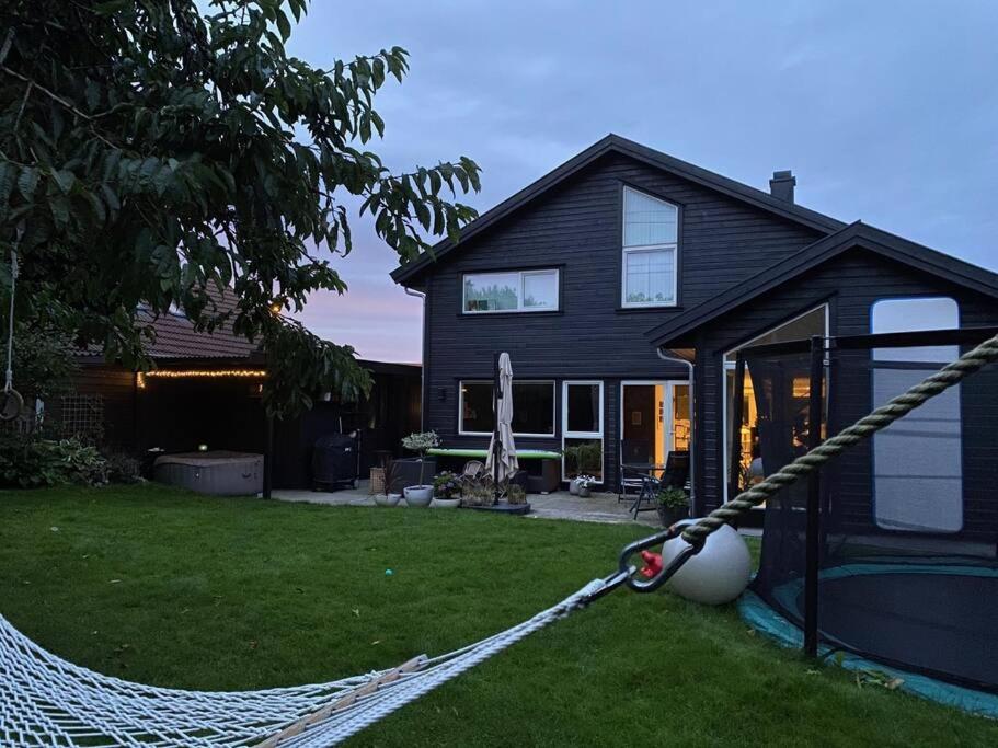 Feriehus House With Garden Close To Beach