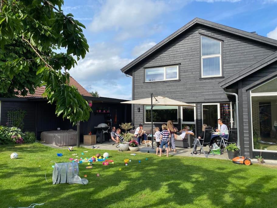 Feriehus House With Garden Close To Beach
